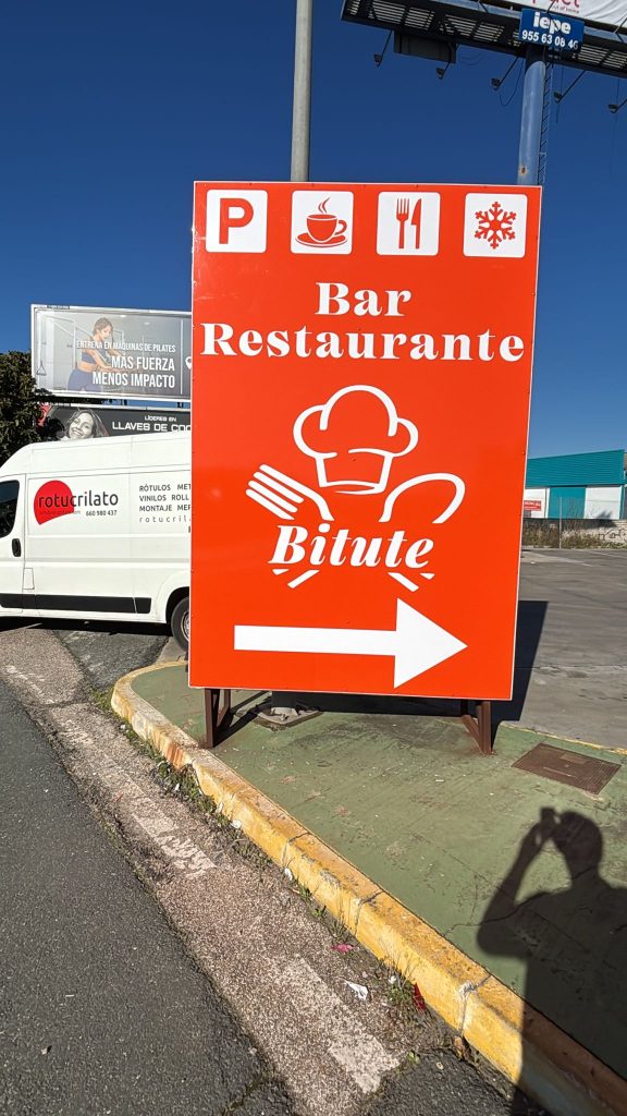 rótulo en vinilo de corte naranja para restaurante Bitute en gasolinera Galp